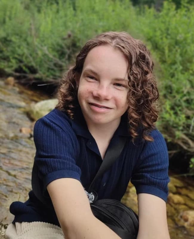 Gustaw Bronk - Młody Głuchy aktywista, edukator i działacz na rzecz społeczności Głuchych